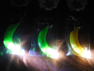 Promotion Plastic Simulate Fruit Flashing Yellow Banana LED Keychain Light Key Rings